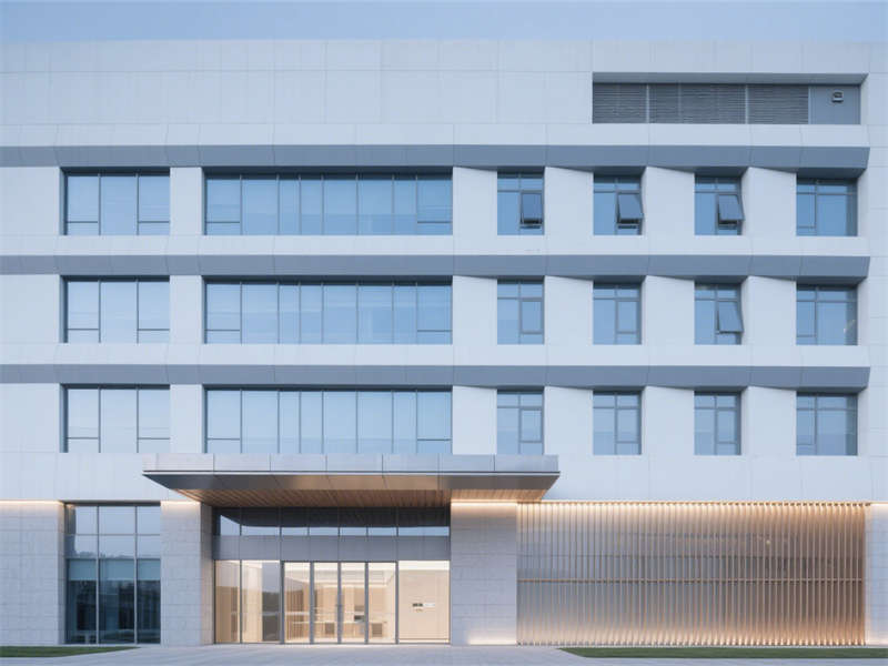 合肥办公楼装修：以极简质感打造高效办公空间